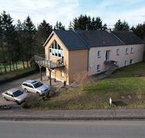 Mehrfamilienhaus mit drei Wohneinheiten, auf großem Grundstück, zu verkaufen! - Arzfeld