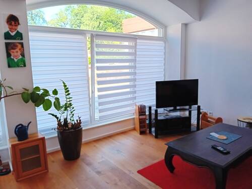 Wohnzimmer mit Blick nach aussen - 