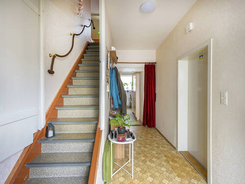 Diele Treppe - 4 Zimmer Doppelhaushälfte zum Kaufen in Graben-Neudorf / Graben