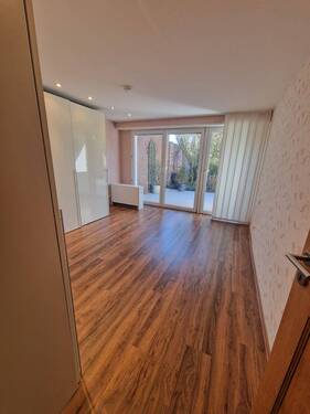 EG: Schlafzimmer - 