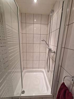 EG: zweites Badezimmer - 