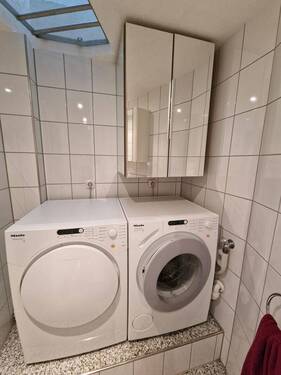 EG: Gäste-WC, Waschmaschine / Trockner - 