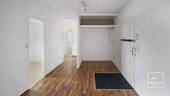 Flur mit Abstellkammer - 