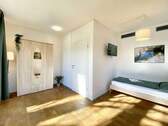 Zimmer 1 - Renoviertes WG-ZIMMER (15 qm) in Wohngemeinschaft ab 1.11.2025! TV, WaMa, Highspeed-Internet inkl.