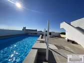 Blick auf den Rooftop Pool - 