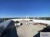 Blick auf eine Dachterrasse - 