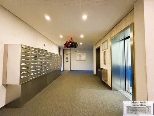 Blick in den Eingangsbereich - 3 Zimmer Etagenwohnung zum Kaufen in München