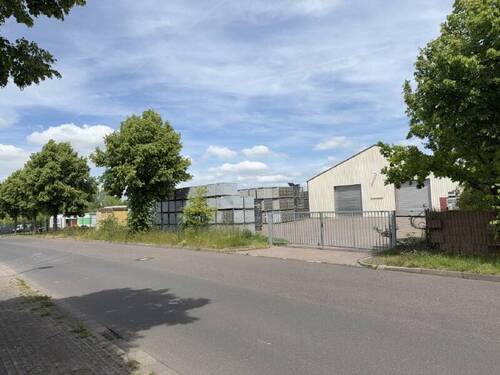 Straßenfront - 1500 m² Kalthalle im Gewerbegebiet Ohrduf