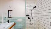 Tageslichtbad mit Dusche im OG - 