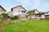 Außenansicht - Ein Haus voller Möglichkeiten: Zweifamilienhaus mit Garten, Wintergarten & Ausbaupotenzial