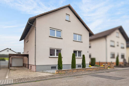 Außenansicht - 8 Zimmer Mehrfamilienhaus, Wohnhaus zum Kaufen in Waghäusel / Kirrlach