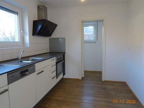 Küche mit Einbauküche - Moderne 3,5-Zimmer-Wohnung mit Balkon und Aufzug - stilvoll wohnen im Herzen von Hüttlingen