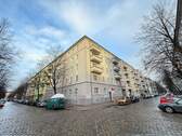 Hausansicht 2 - Frisch renovierte 2-Zimmer-Wohnung mit Balkon in Friedrichshain