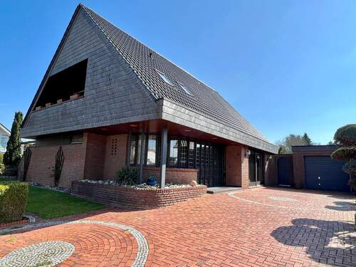 Haus mit Garageneinfahrt - Gepflegtes Wohnhaus mit Garage und Garten in begehrter Lage