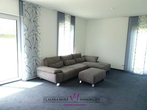 Großes Wohnzimmer - 5 Zimmer Bungalow zum Kaufen in Dentlein am Forst