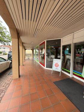 IMG_0752.jpeg - Handelsfläche mit 12 Tiefgaragen und Außenstellplätzen und langjährigem Mieter