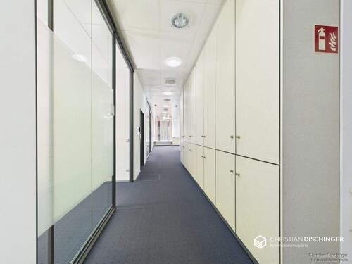 Flur - 8 Zimmer Büro in Regensburg / Prüfening