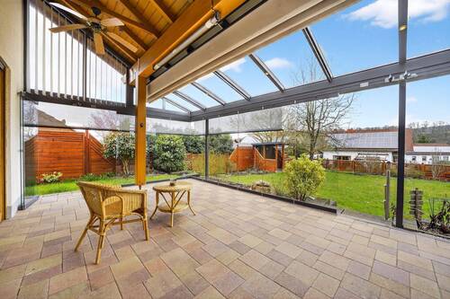 Glaswintergarten - Ruhig gelegenes Einfamilienhaus mit Glaswintergarten und Doppelgarage sowie Außenstellplatz + Beckingen