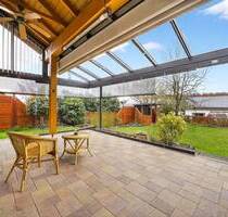 Ruhig gelegenes Einfamilienhaus mit Glaswintergarten und Doppelgarage sowie Außenstellplatz + Beckingen