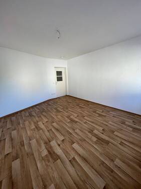 Wohnzimmer 2.jpeg - 2 Zimmer Etagenwohnung zur Miete in Nürnberg
