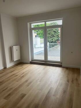 Wohnzimmer - GROSSZÜGIGE DREIZIMMERWOHNUNG IM HERZEN VON MÖNCHENGLADBACH