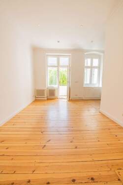 Wohnzimmer I - 2 Zimmer Etagenwohnung zum Kaufen in Berlin