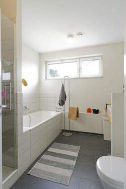 Großes Badezimmer 