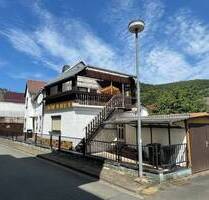 Wohnhaus mit Dachterrasse, Garage und Nebengebäude - Sitzendorf