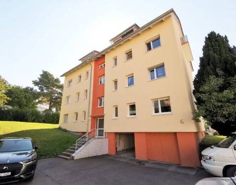 Außenansicht des Hauses - Attraktive, ruhige und helle 2-Zimmer-Dachgeschosswohnung mit Balkon