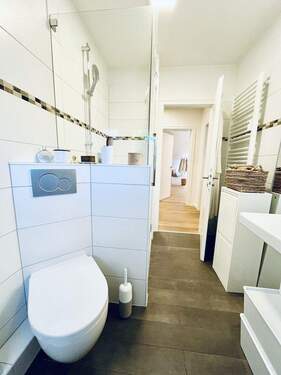 Bad - WC-Blick zu Schlafzimmer - 