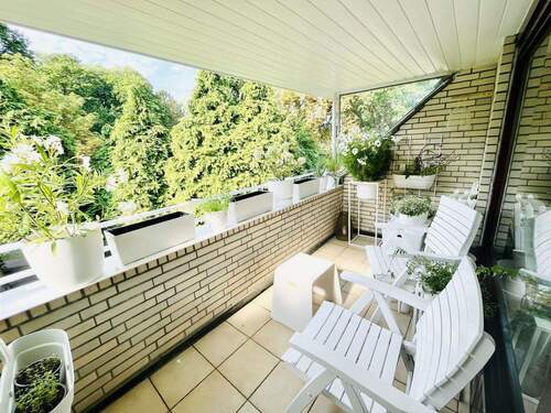 Loggia - Stühle - 4 Zimmer Etagenwohnung in Hamburg