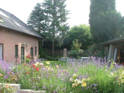 Innenhof mit Haus 3 - 2 Zimmer Mehrfamilienhaus, Wohnhaus zum Kaufen in Nettetal