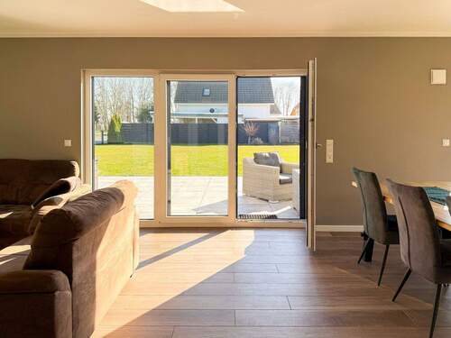 Zugang zu Terrasse und Garten - 