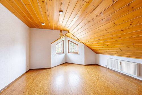 Wohnzimmer - 3 Zimmer Etagenwohnung zum Kaufen in Welzheim