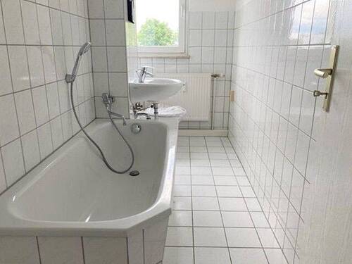 Badezimmer - Etagenwohnung mit 60,10 m&sup2; in Hermsdorf zur Miete