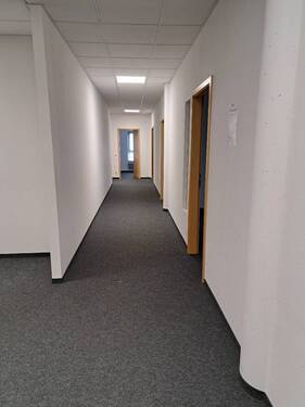 20230424_141341_resized.jpg - 5 Zimmer Büro zur Miete in Oberursel