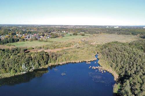 Luftaufnahme Rückansicht rechts - 0,8 ha Grünfläche nahe Wohnsiedlung