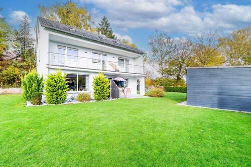 Hausansicht - Exklusives Familien Domizil mit sonnigem Garten