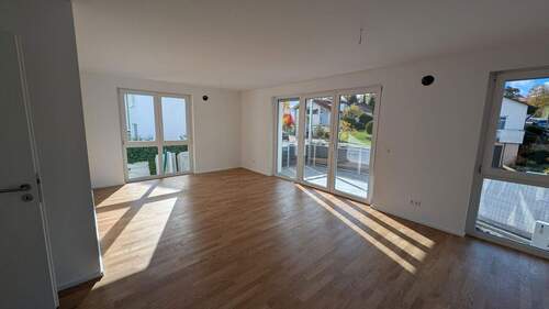 Wohn-Essbereich (real) - 3 Zimmer Etagenwohnung zur Miete in Sindelfingen