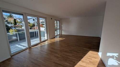 Wohn_Essbereich (real) - 3 Zimmer Etagenwohnung in Sindelfingen