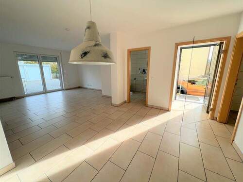 Wohnen-Essen und Zugang zur Terrasse - 2 Zimmer Etagenwohnung in Balingen-Erzingen