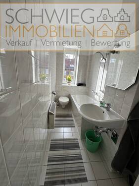 Bad mit Fenster - Etagenwohnung mit 306,00 m&sup2; in Cottbus zum Kaufen