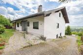 Außenansicht - Frisch renoviertes Ein- bis Zweifamilienhaus mit Weitblick