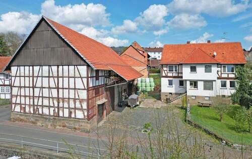 2-3885 - Aussen - 7 Zimmer Mehrfamilienhaus, Wohnhaus zum Kaufen in Schauenburg / Elgershausen