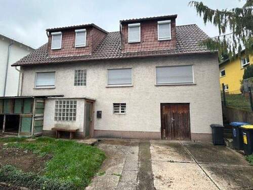 Straßenseite / Vorderansicht / Südseite - Einfamilienhaus Zentral in Petersberg