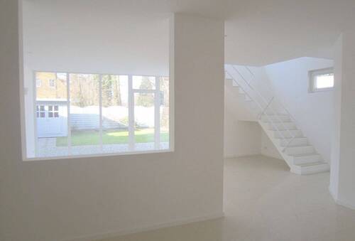 Essbereich mit Blick ins Wohnzimmer - 