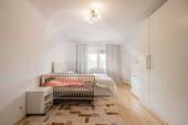 Schlafzimmer - 4 Zimmer Etagenwohnung zum Kaufen in Deggendorf