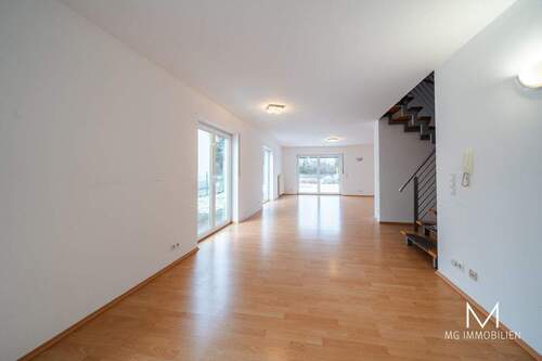 Wohn- und Esszimmer - 5 Zimmer Doppelhaushälfte in Hauptstuhl