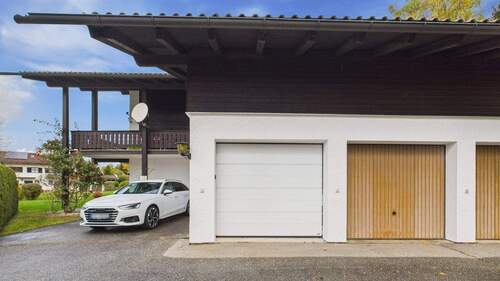 Garage mit elektr. Tor - 