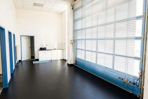 Lichtdurchfluteter Eingangsbereich - (KI generiert) - Büro zur Miete in Balingen